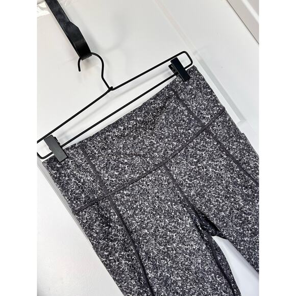 Athleta Women's Cheetah Salutation Stash Pocket Tight Gray White Size Medium - Picture 4 of 15